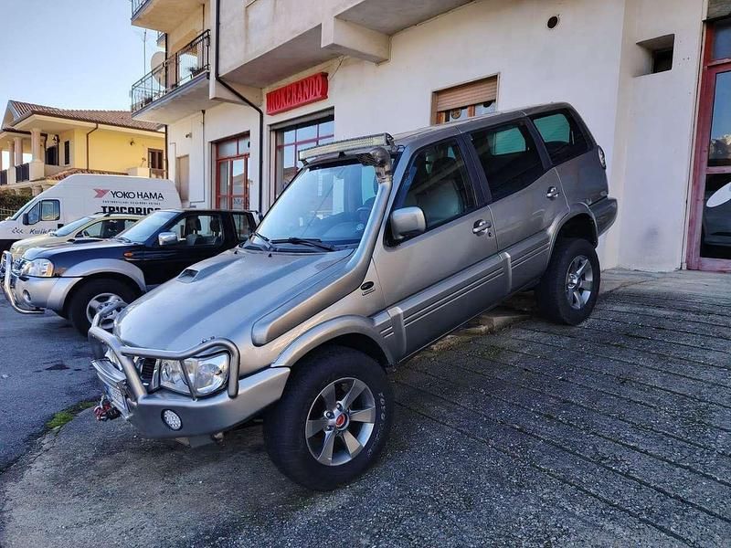Usata Nissan Terrano 158 CV (116 kW) 2004 Argento SUV