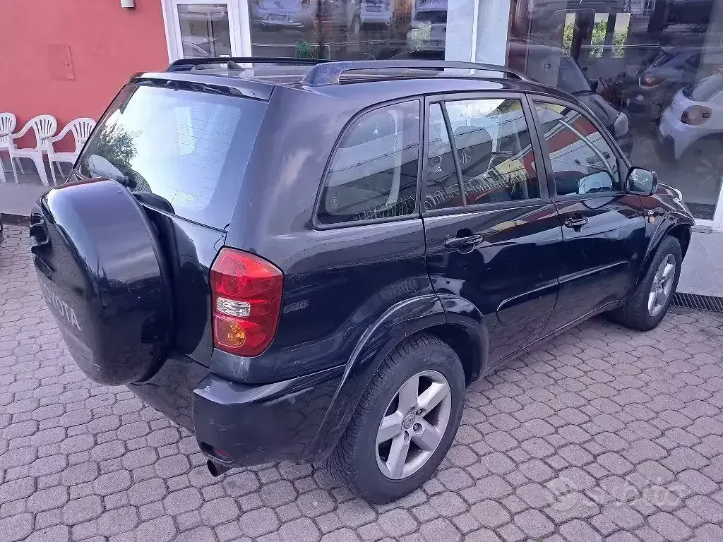 Usata Toyota RAV4 125 CV (91 kW) 2005 Nero SUV