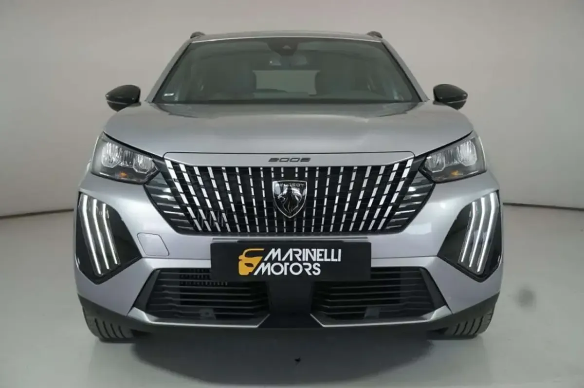 Usata Peugeot 2008 Allure 101 CV (74 kW) 2025 Argento SUV