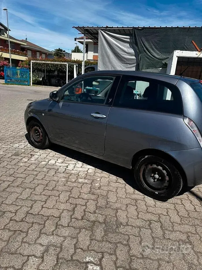 Usata Lancia Ypsilon 60 CV (44 kW) 2010 Grigio Utilitaria