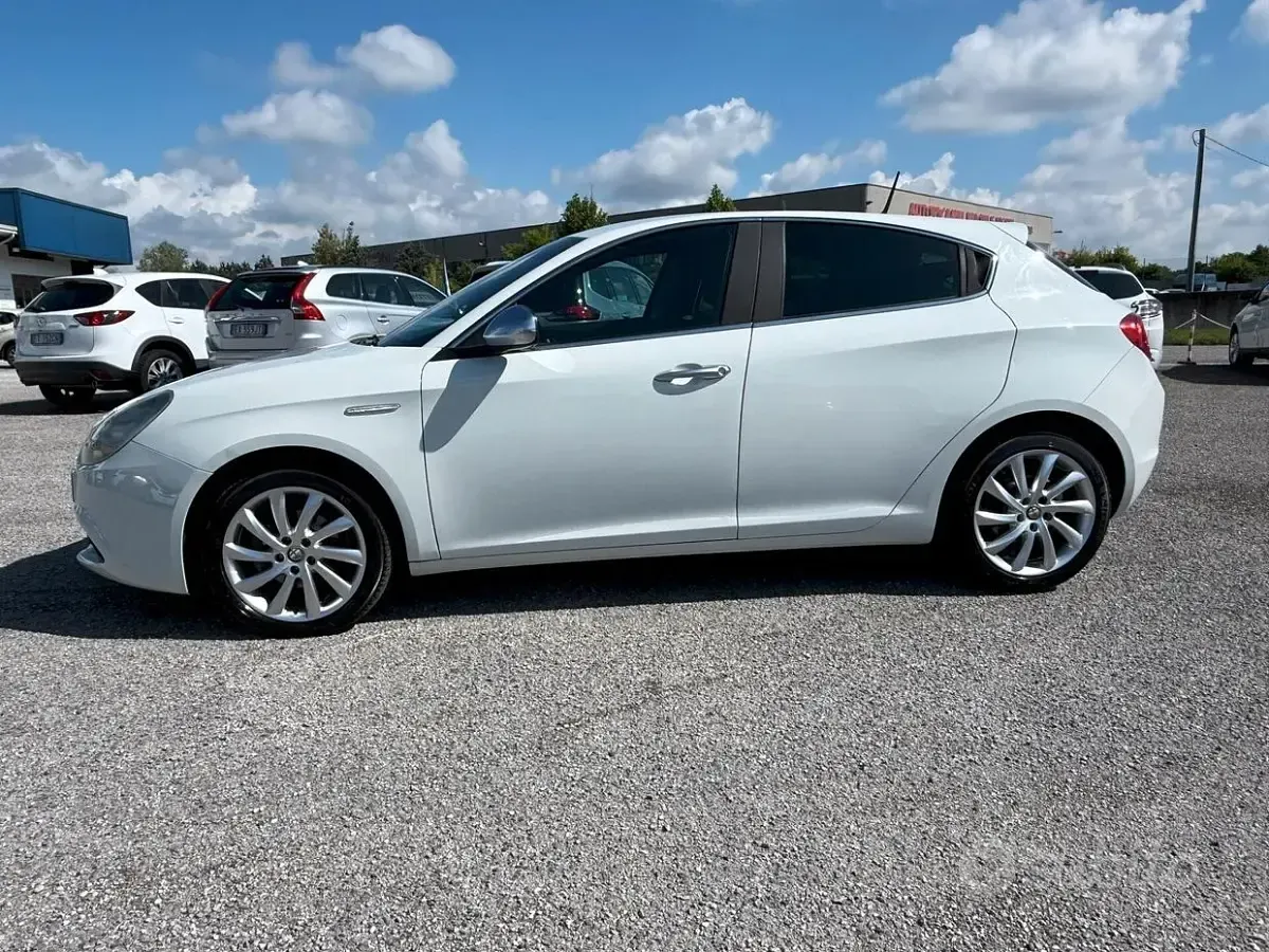 Usata Alfa Romeo Giulietta Progression 105 CV (77 kW) 2013 Bianco Utilitaria