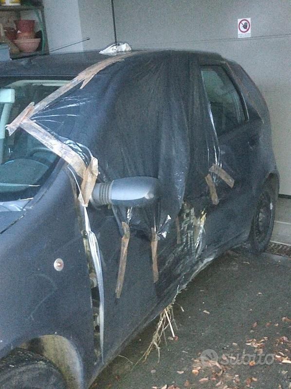 Grigio Usata 2005 Fiat Punto Tre volumi | 650 € (Ottimo prezzo) - Immagine 1/4