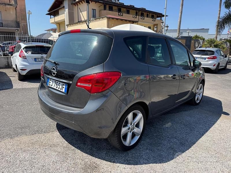 Usata Opel Meriva Cosmo 101 CV (74 kW) 2011 Grigio Monovolume