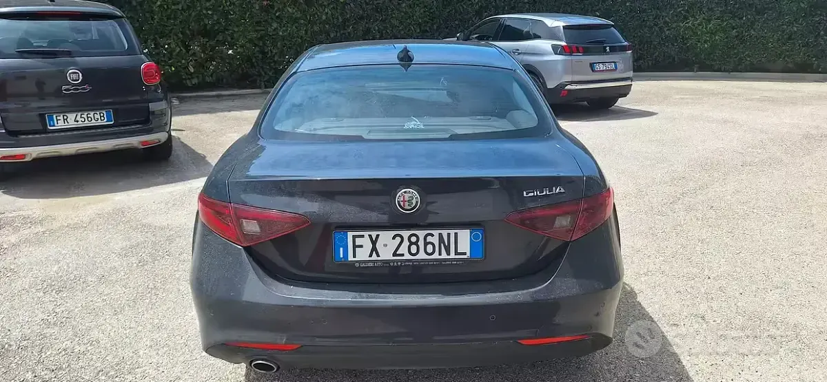 Usata Alfa Romeo Giulia 136 CV (100 kW) 2019 Grigio Berlina