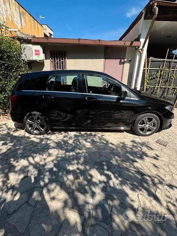 Usata Mercedes B220 184 CV (135 kW) 2015 Nero Monovolume