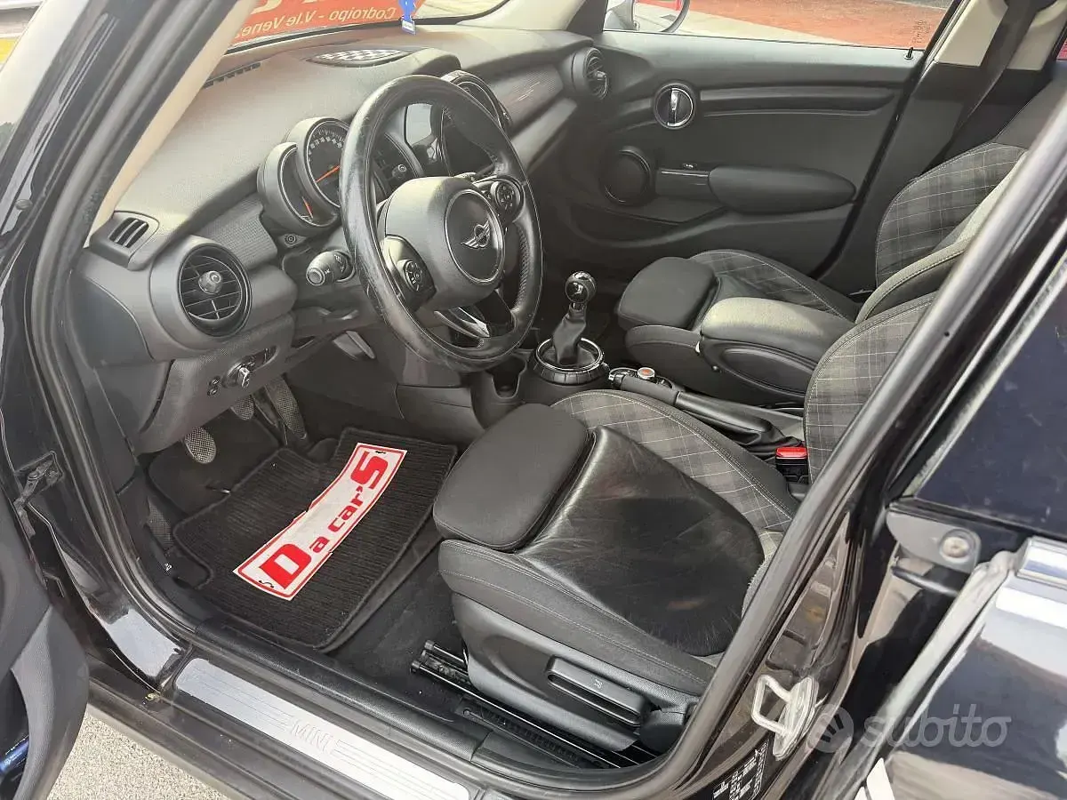 Usata Mini Cooper D Business 116 CV (85 kW) 2017 Nero Utilitaria