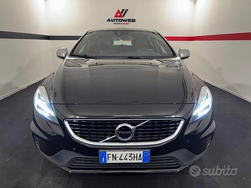 Usata Volvo V40 R-Design 120 CV (88 kW) 2018 Nero Berlina