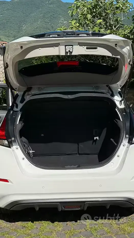 Usata Nissan Leaf Tekna 89 kW (122 CV) 2022 Bianco Utilitaria
