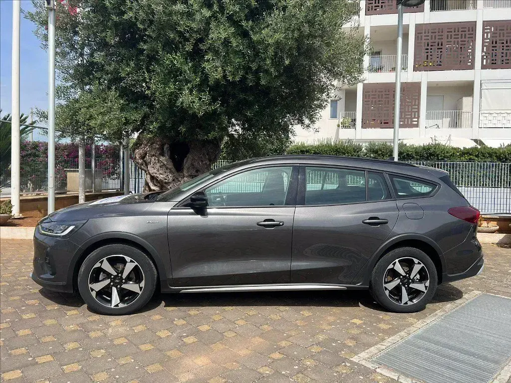 Usata Ford Focus Active 120 CV (88 kW) 2022 Magnetic grey (metallizzato) Station wagon