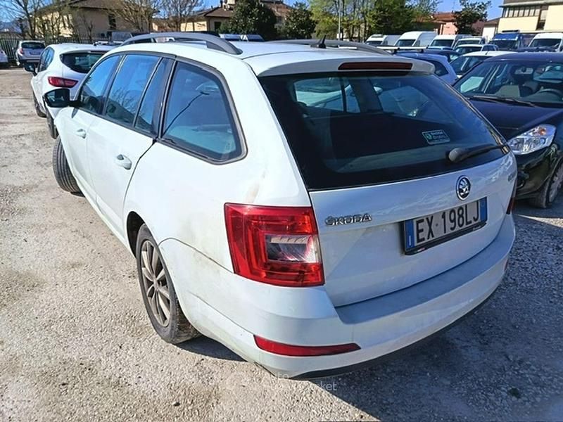 Usata Skoda Octavia G-TEC Executive 110 CV (80 kW) 2014 Bianco Station wagon