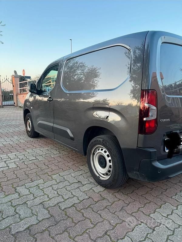 Usata Opel Combo 116 CV (85 kW) 2021 Monovolume