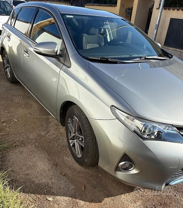 Usata Toyota Auris Active 90 CV (66 kW) 2015 Grigio Berlina