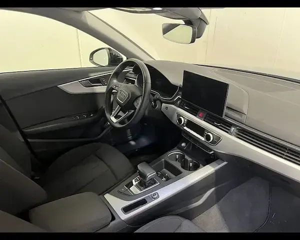 Usata Audi A4 Advanced 163 CV (119 kW) 2023 Argento fioretto metallizzato Station wagon