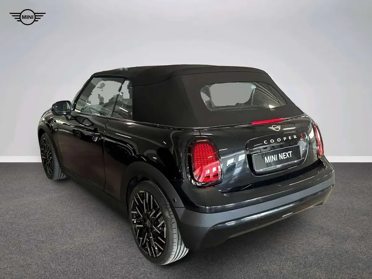 Usata Mini Cooper S Cabriolet Favoured 204 CV (150 kW) 2025 Nero Cabrio