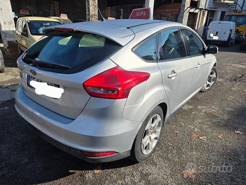 Usata Ford Focus Titanium 120 CV (88 kW) 2016 Grigio Berlina