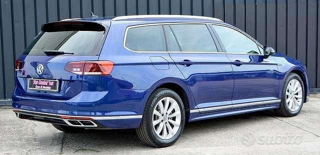 Usata VW Passat R-line 150 CV (110 kW) 2020 Blu/azzurro Station wagon
