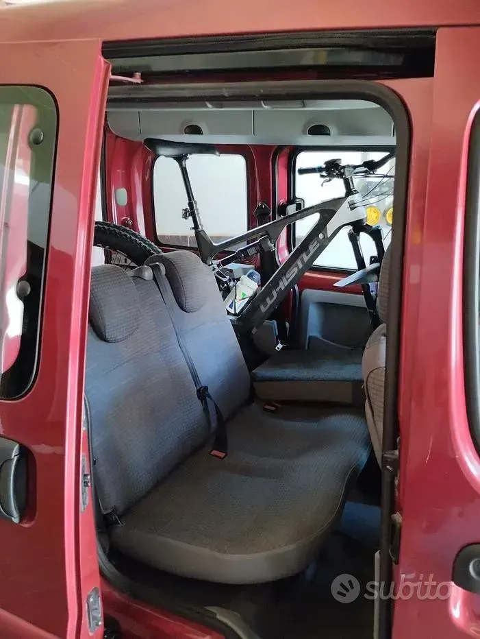 Usata Renault Kangoo 75 CV (55 kW) 2006 Rosso Berlina