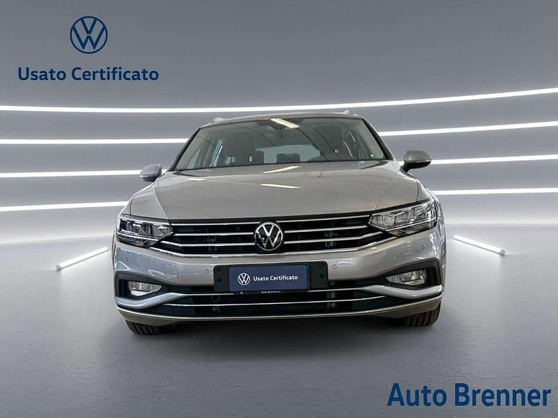 Usata VW Passat Business 150 CV (110 kW) 2023 Pyrit silver metallizzato Station wagon