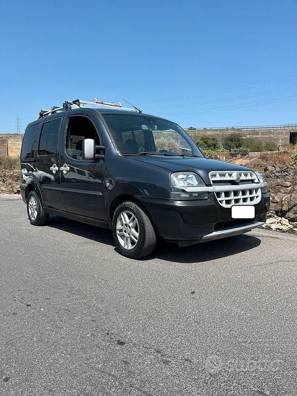 Usata Fiat Doblò Dynamic 105 CV (77 kW) 2005 Blu Monovolume
