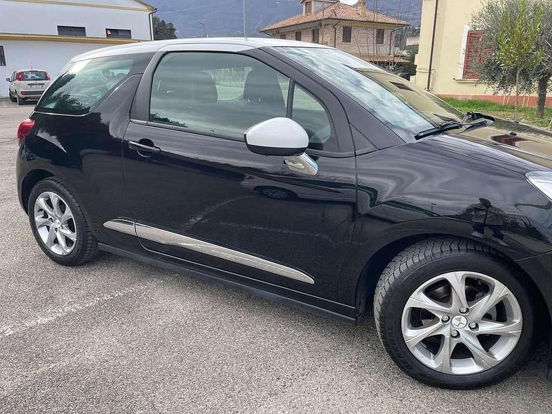 Usata DS Automobiles DS3 So Chic 92 CV (67 kW) 2018 Nero Berlina