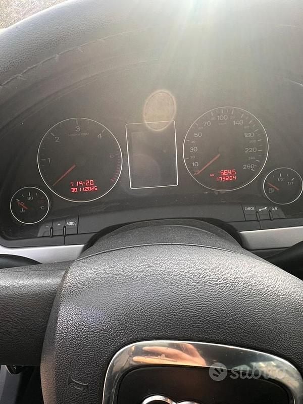 Grigio Usata 2007 Audi A4 Tre volumi | 4200 € (Buon prezzo) - Immagine 1/4