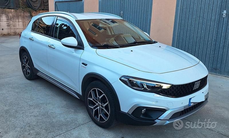Usata Fiat Tipo Cross 131 CV (96 kW) 2021 Bianco Berlina