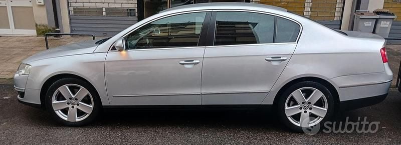 Usata VW Passat Highline 140 CV (102 kW) 2007 Grigio Berlina