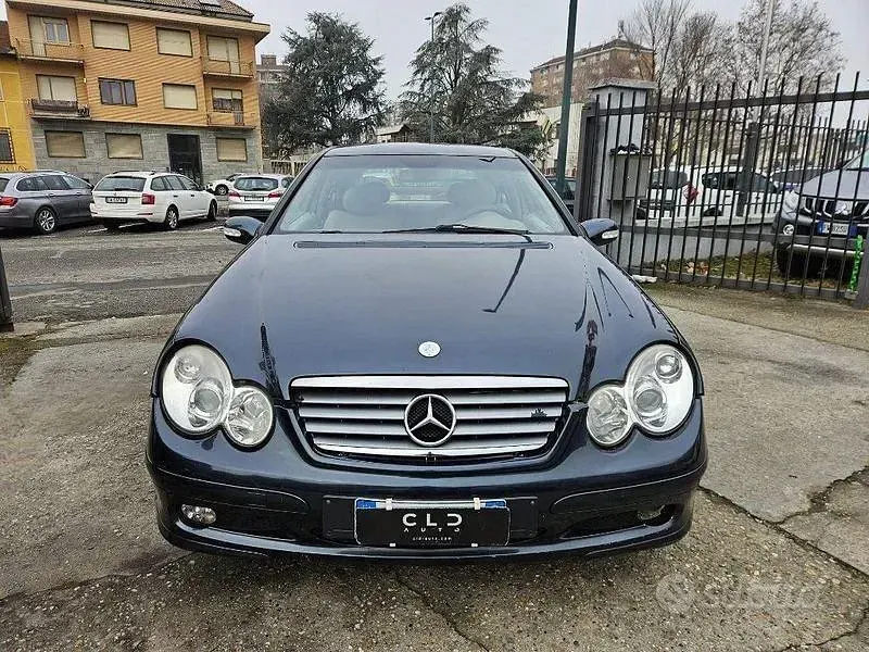 Usata Mercedes C220 Avantgarde 143 CV (105 kW) 2003 Blu Coupé