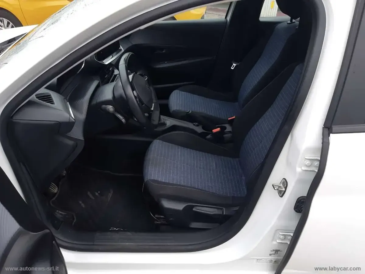Usata Peugeot 208 Active 102 CV (75 kW) 2021 Bianco Utilitaria