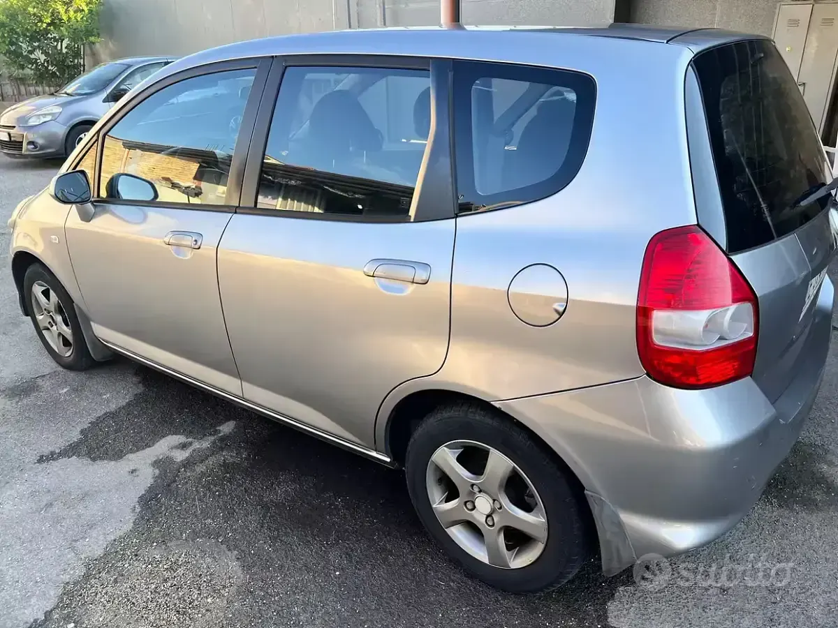 Usata Honda Jazz 78 CV (57 kW) 2007 Grigio Utilitaria