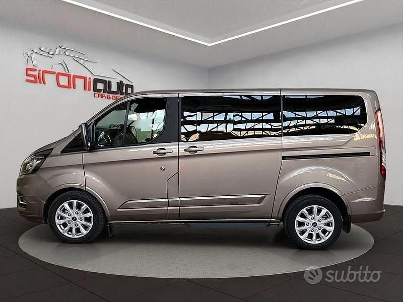 Usata Ford Tourneo Titanium 131 CV (96 kW) 2022 Grigio Monovolume