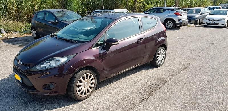 Usata 2009 Ford Fiesta Due volumi | 3000 € (Buon prezzo) - Immagine 1/4