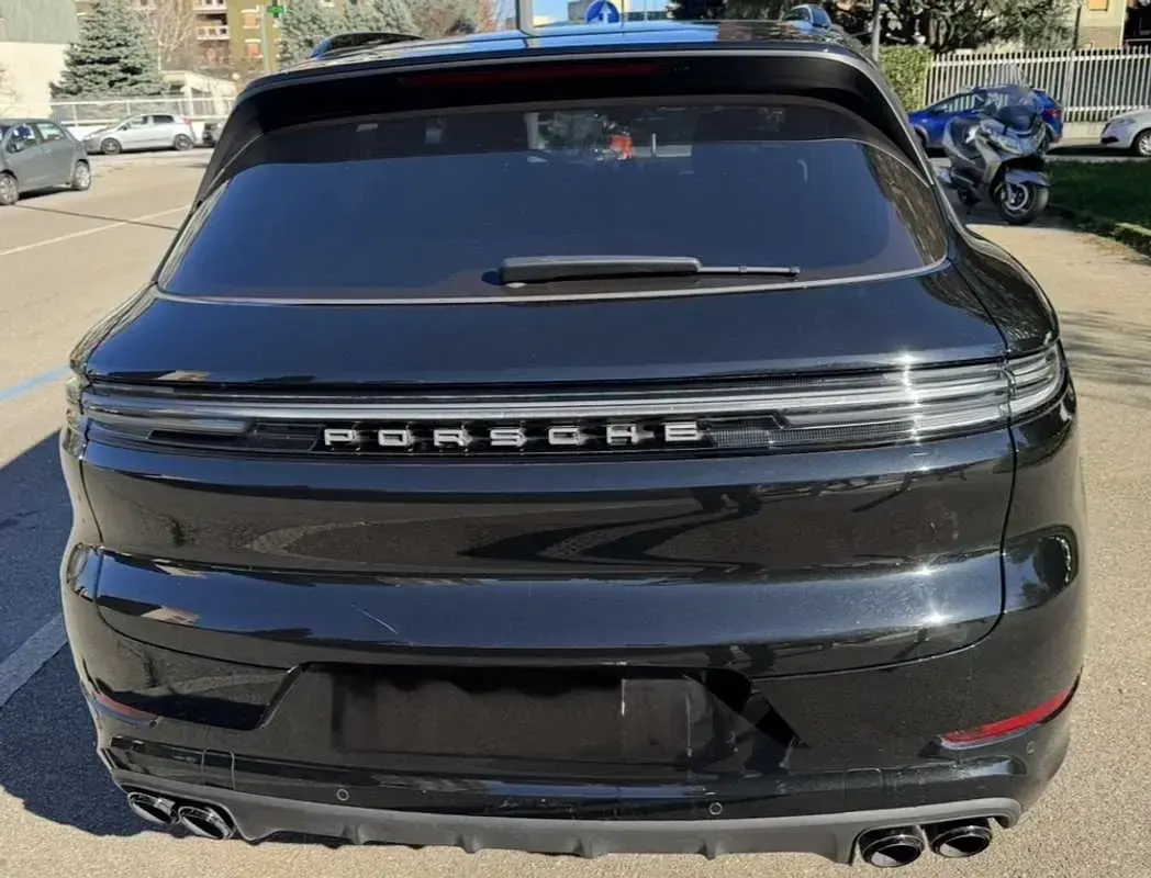 Gebraucht Porsche Cayenne 305 PS (224 kW) 2024 Schwarz SUV