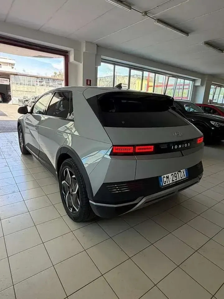 Usata Hyundai Ioniq 5 55 kW (76 CV) 2023 Grigio chiaro SUV