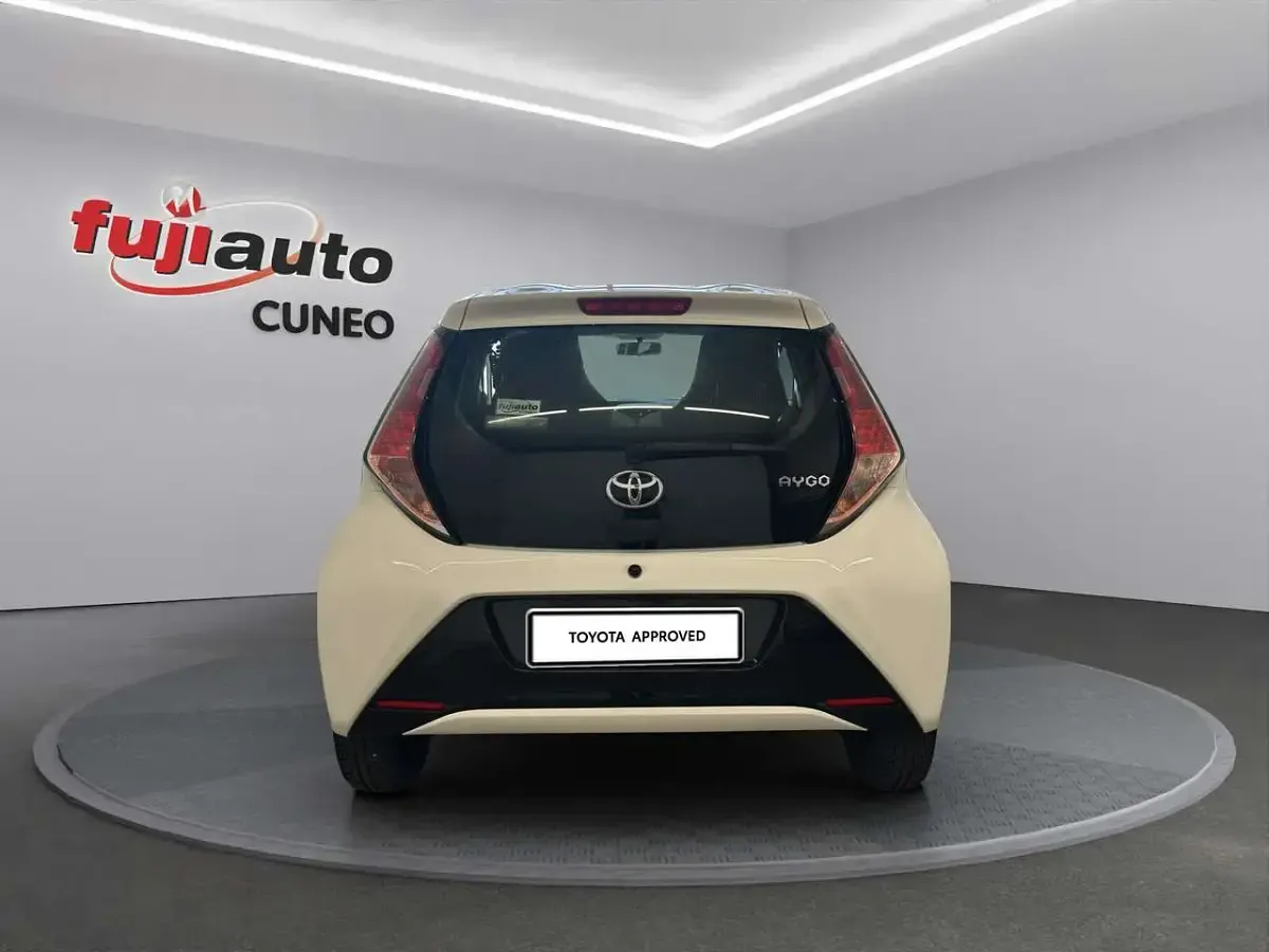 Usata Toyota Aygo X-play 69 CV (50 kW) 2017 Bianco Utilitaria
