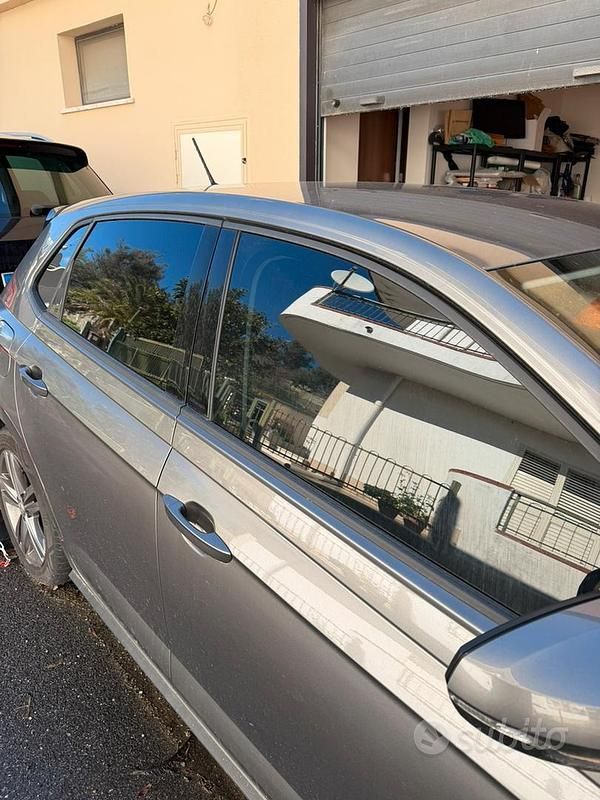 Usata VW Polo R-line 90 CV (66 kW) 2020 Grigio Utilitaria