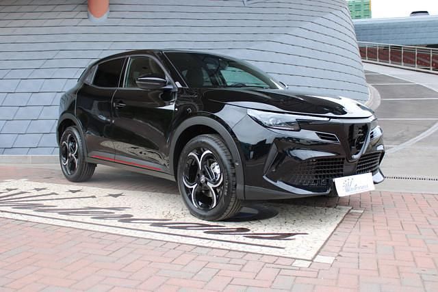 Nuova Alfa Romeo Junior Edizione Speciale 145 CV (106 kW) 2025 Nero SUV