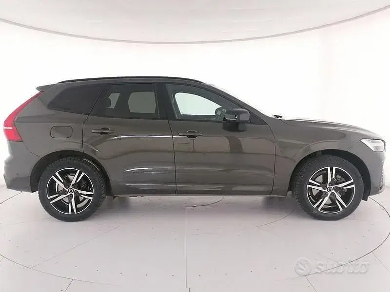 Usata Volvo XC60 R-Design 197 CV (144 kW) 2022 Grigio SUV