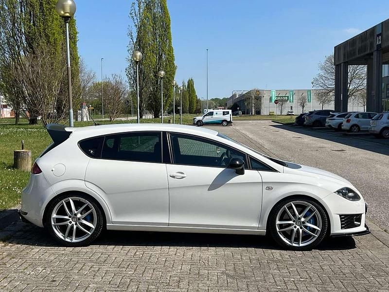 Usata Seat Leon CUPRA 265 CV (194 kW) 2011 Bianco Utilitaria
