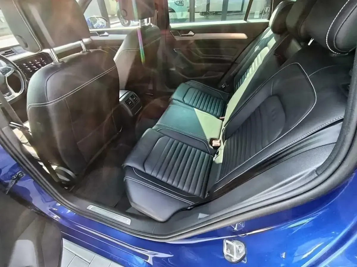 Usata VW Passat Executive 150 CV (110 kW) 2021 Blu Berlina