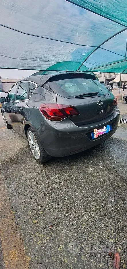 Usata Opel Astra 110 CV (80 kW) 2012 Grigio Berlina