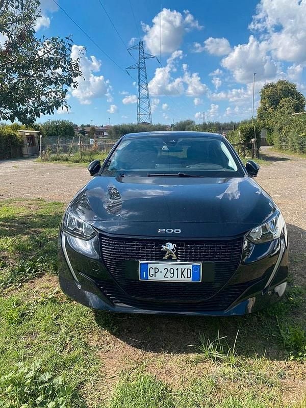 Usata Peugeot e-208 60 kW (82 CV) 2023 Nero Utilitaria
