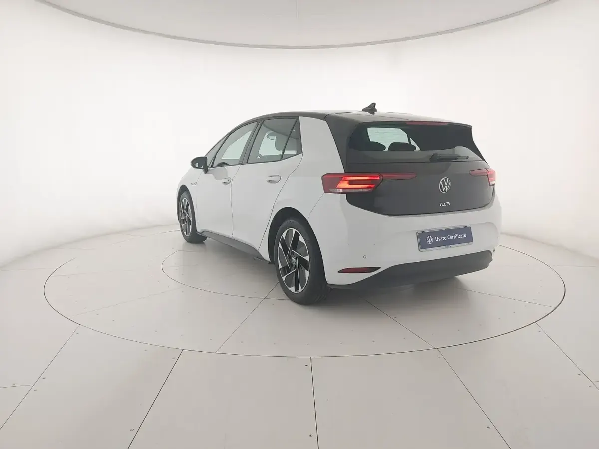 Usata VW ID.3 Pro Performance 150 kW (204 CV) 2023 Glacier white metallizzato nero Utilitaria