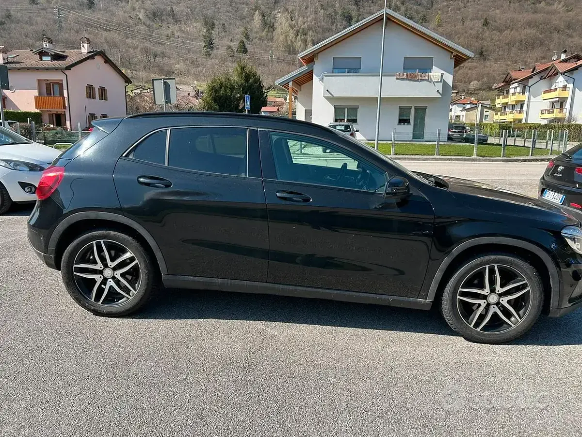 Usata Mercedes GLA200 136 CV (100 kW) 2014 Nero SUV