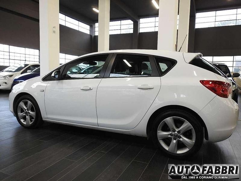 Usata Opel Astra Enjoy 95 CV (69 kW) 2011 Bianco(met.) Berlina