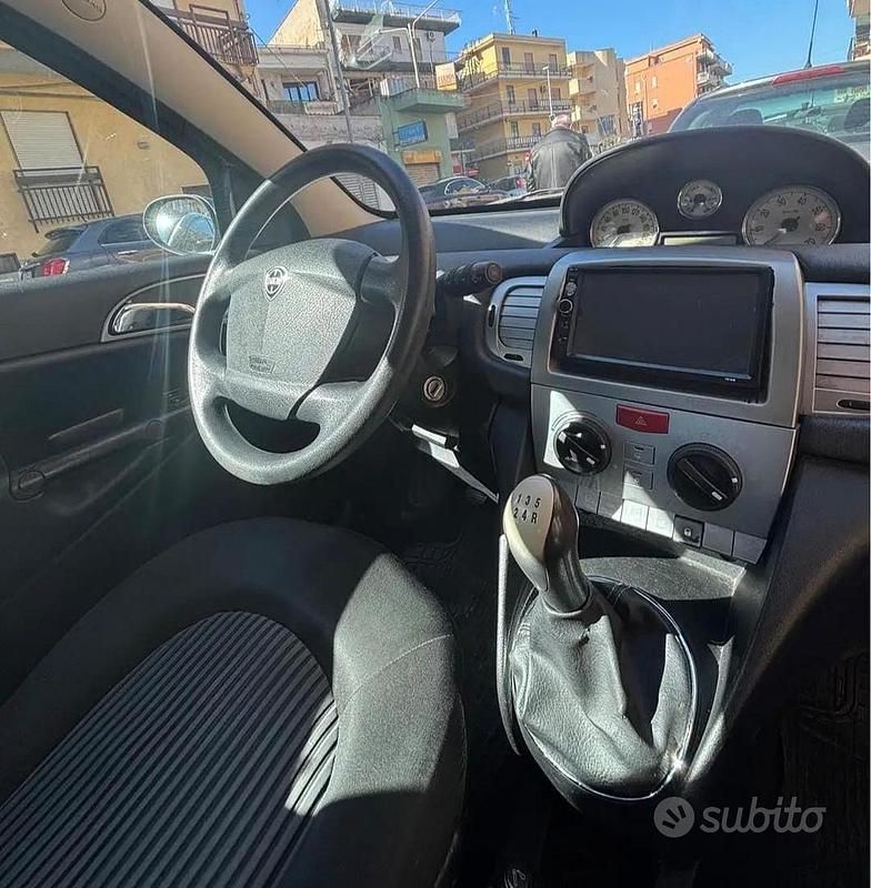 Usata Lancia Ypsilon 75 CV (55 kW) 2008 Blu Utilitaria