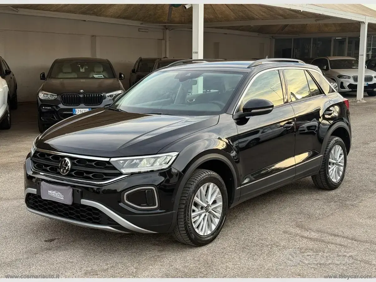 Usata VW T-Roc Life 116 CV (85 kW) 2023 Nero SUV