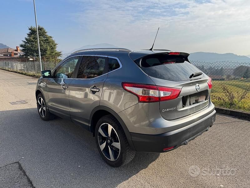 Usata Nissan Qashqai N-Connecta 110 CV (80 kW) 2017 Grigio SUV