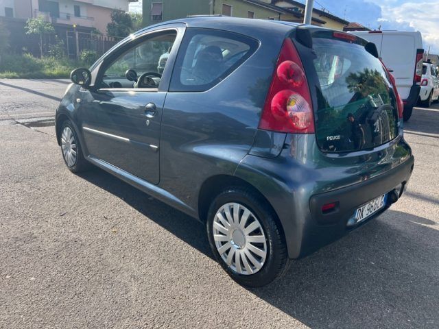 Usata Peugeot 107 68 CV (50 kW) 2007 Grigio scuro Utilitaria
