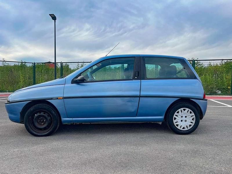 Usata Lancia Ypsilon 60 CV (44 kW) 1999 Blu/azzurro Utilitaria